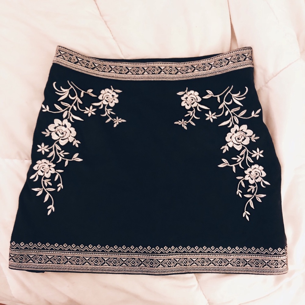 faux suede embroidered mini skirt